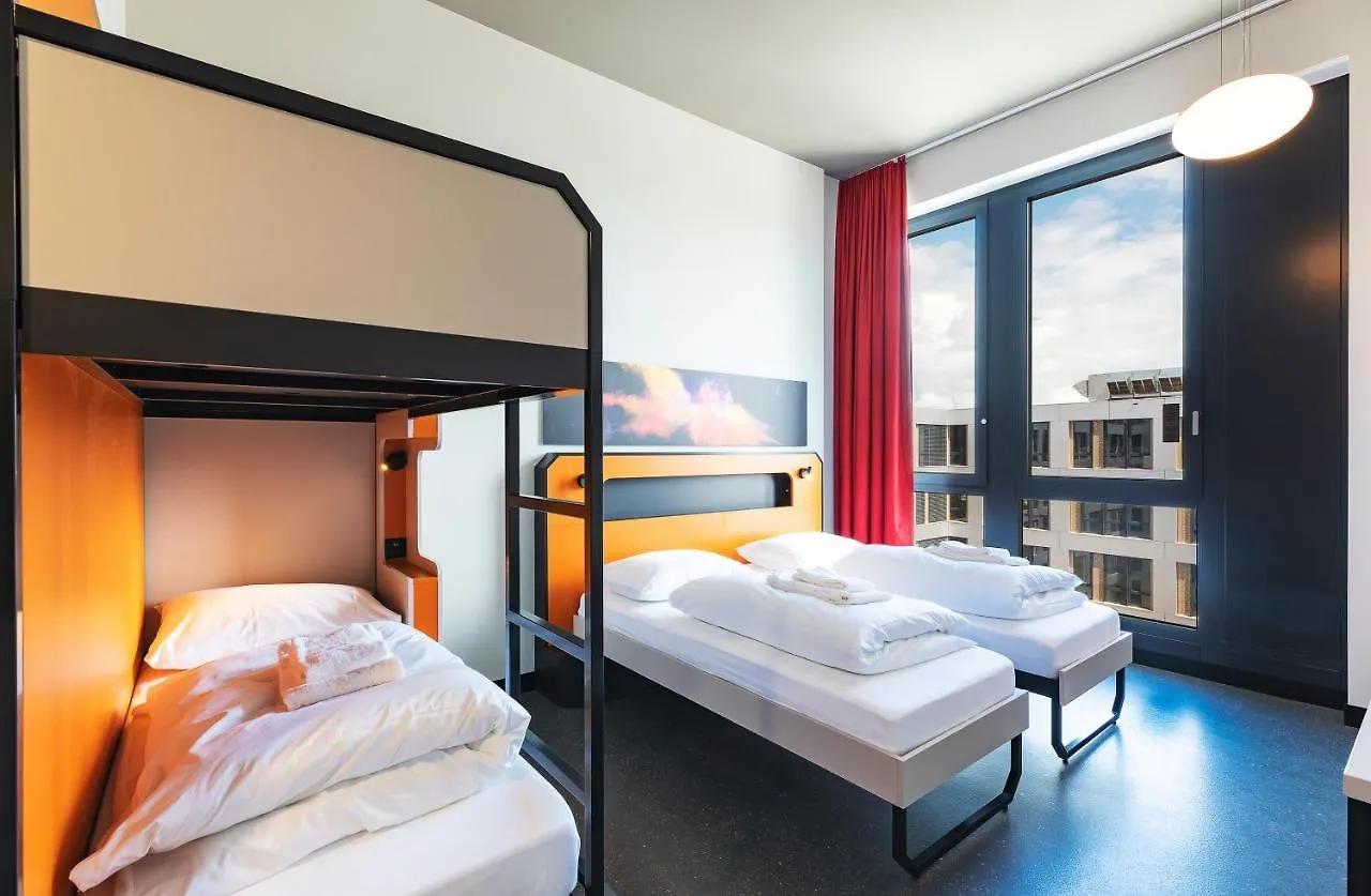 Meininger Hotel Geneve Centre Charmilles 0*, Женева